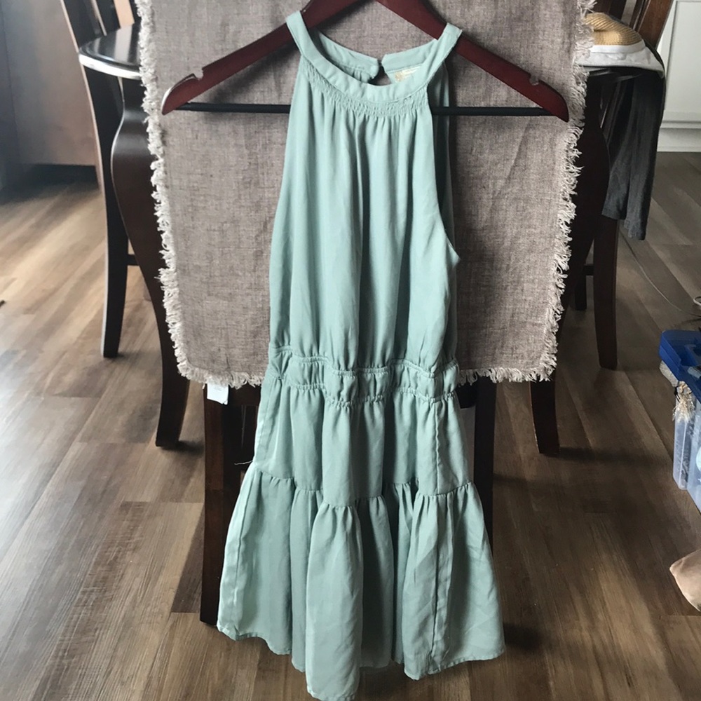 Mini dress with opening in the back